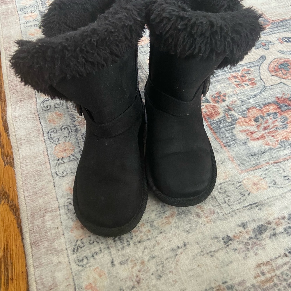 Black Winter Boots with Fur Lining